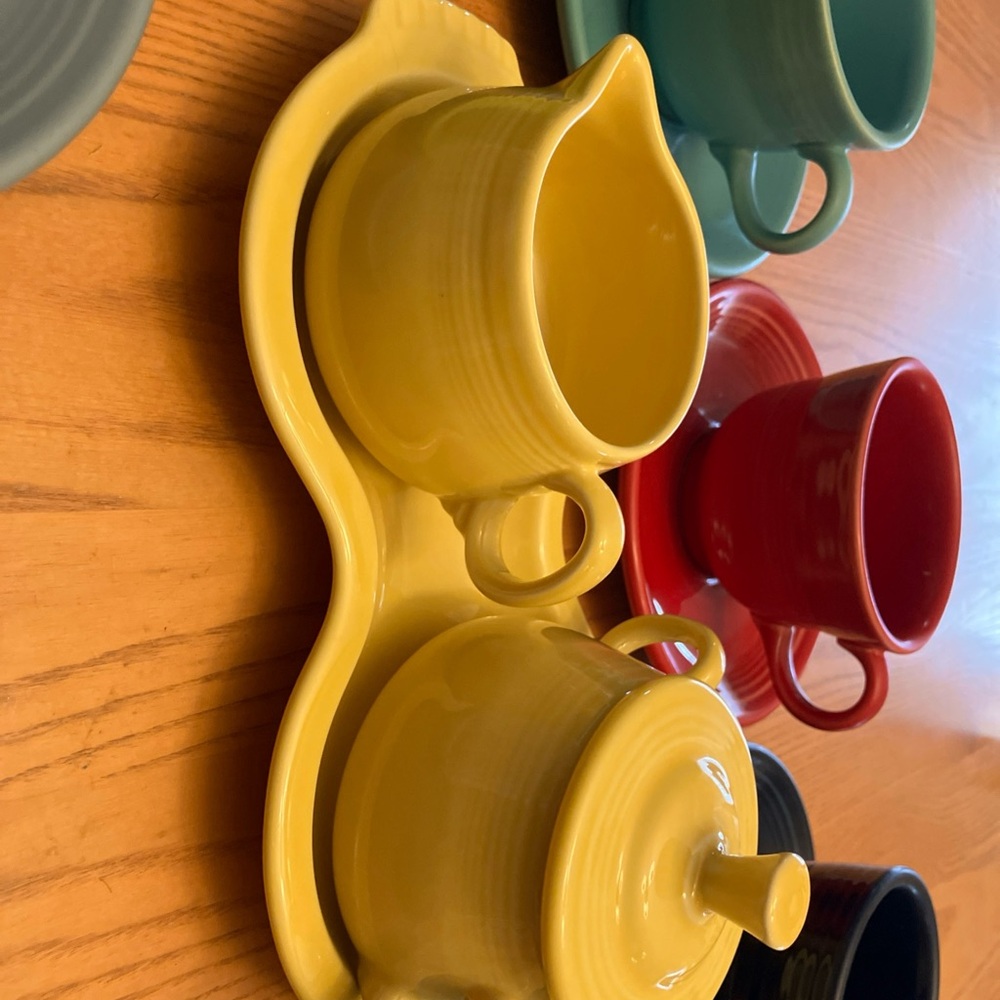 Fiestaware set of 7 tea cups & saucers with sugar/creamer with tray vintage - Picture 3 of 16